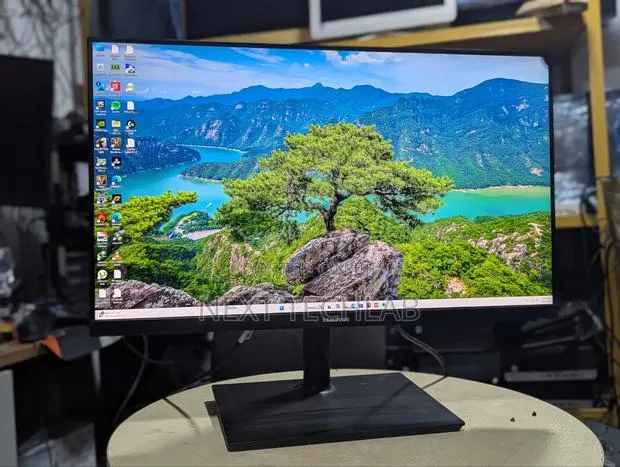 Samsung 2k Monitor · Photo 1