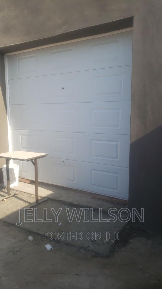 10 X 8 Feet Garage Door · Photo 1