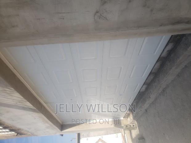 16 X 8 Feet Garage Door Canada Type · Photo 1