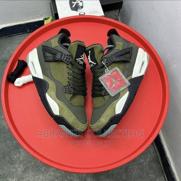 Air Jordan Retro 4 SE Craft Olive · Photo 3