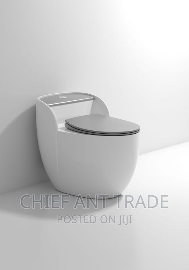 Round Toilet Seat · Photo 3