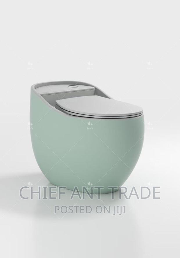 Round Toilet Seat · Photo 6