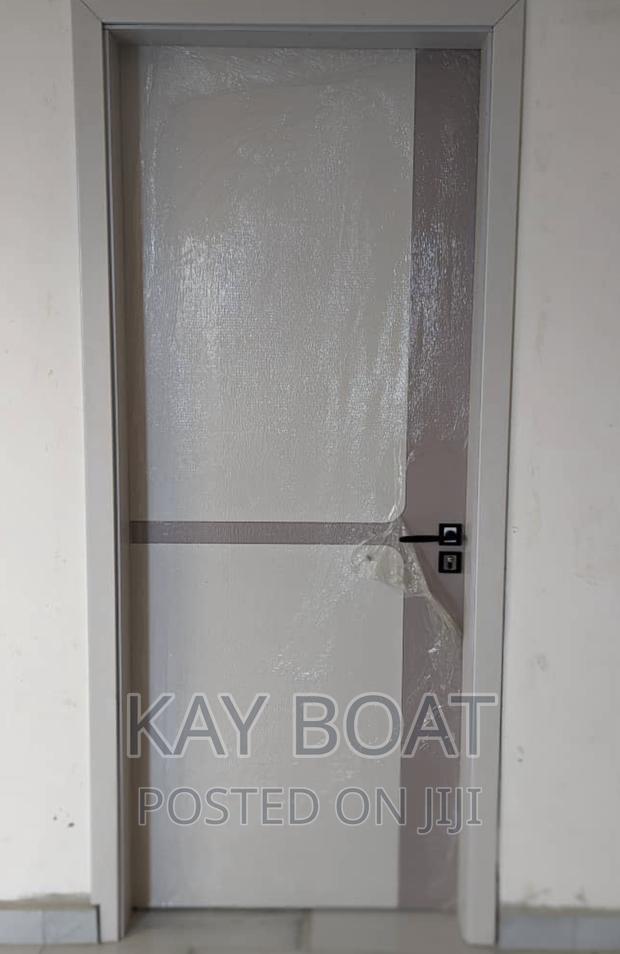 Flashy Wooden Door · Photo 1