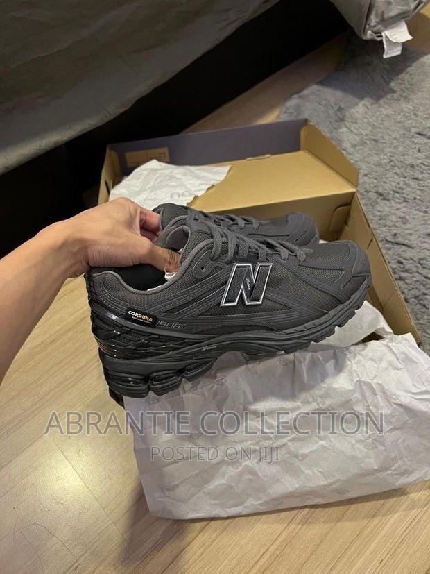 New Balance 1906r · Photo 1
