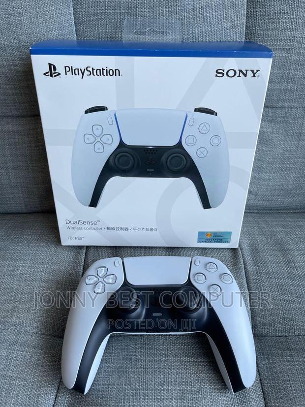 Play Station 5 Controller · Photo 1