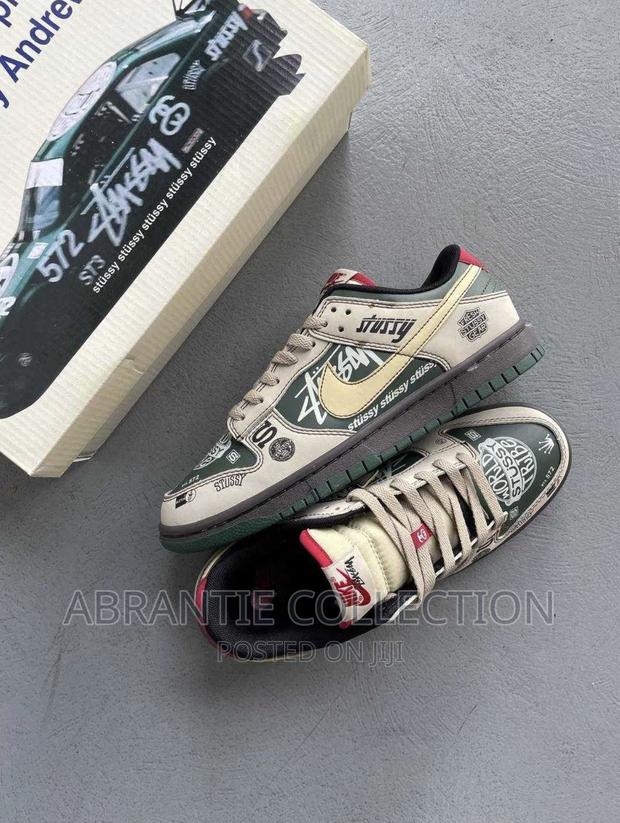 Nike Sb Dunk Low X Stussy · Photo 2