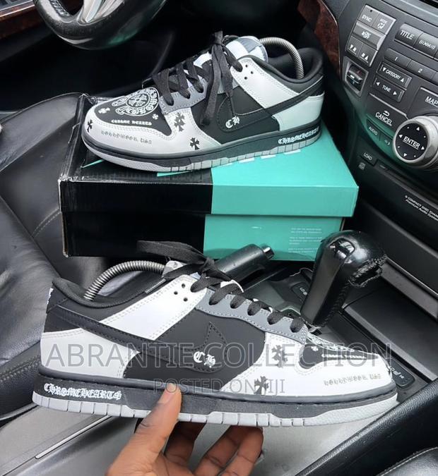 Nike Sb Dunk Low X Chrome Hearts · Photo 1