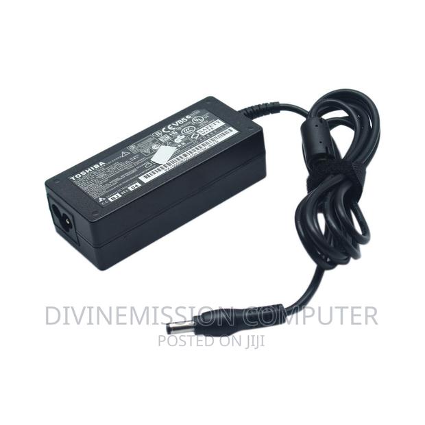 Toshiba Charger 19v.=3.42a. 65w · Photo 3