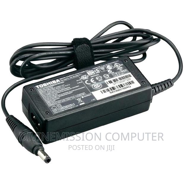 Toshiba Charger 19v.=3.42a. 65w · Photo 4