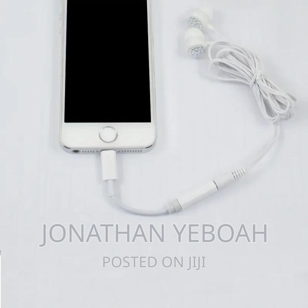 iPhone Lightning to Jack Adapter(Direct) · Photo 2