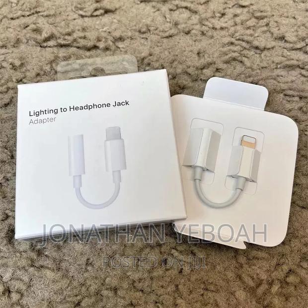 iPhone Lightning to Jack Adapter(Direct) · Photo 1