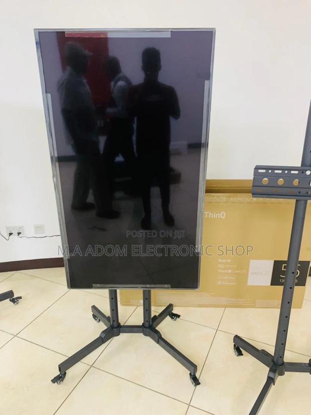 Newly in Stock Moveable Tv Trolly for 32”-70 Inch. · Photo 1