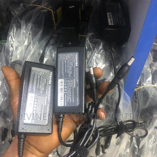 Toshiba Charger 19v.=3.42a. 65w · Photo 6