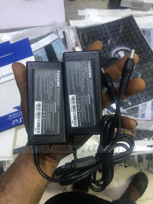 Toshiba Charger 19v.=3.42a. 65w · Photo 7