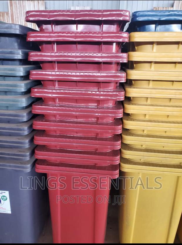 240ltr Dustbin · Photo 2