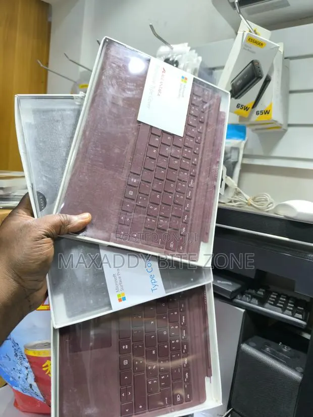 Microsoft Surface Pro Type Cover · Photo 6