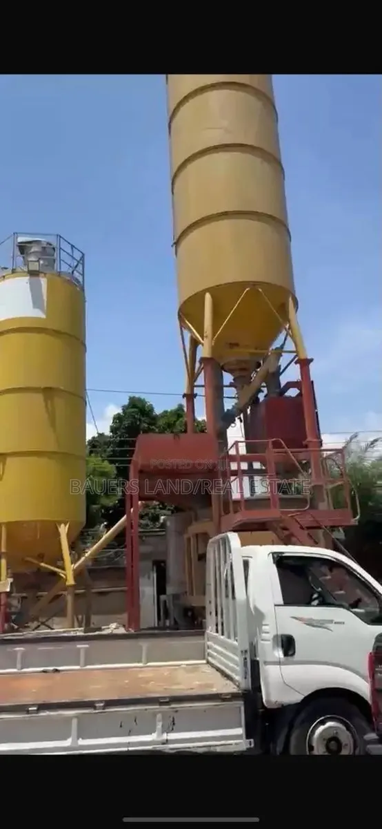Awcement and Fly Ash Storage Siloe Batching Plant · Photo 1
