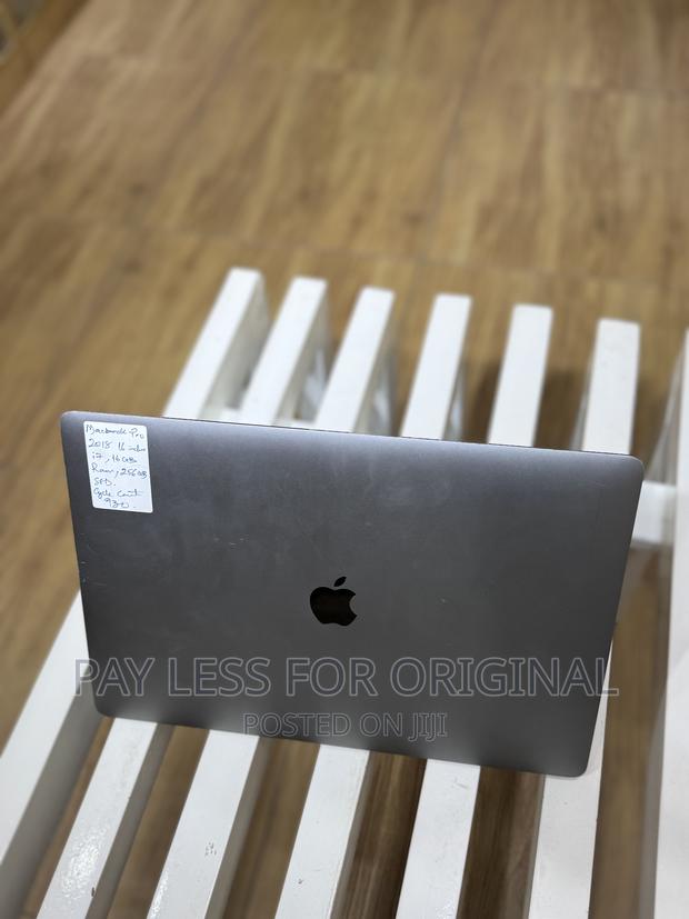 Laptop Apple MacBook Pro 2018 16GB Intel Core i7 SSD 512GB · Photo 2
