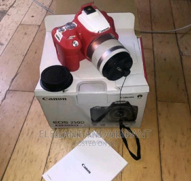 Canon Eos 250d in Very Little Use Condition · Photo 2
