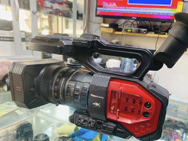 Classic Design Panasonic Ag-Dvx200 Uhd Camcorder. · Photo 1