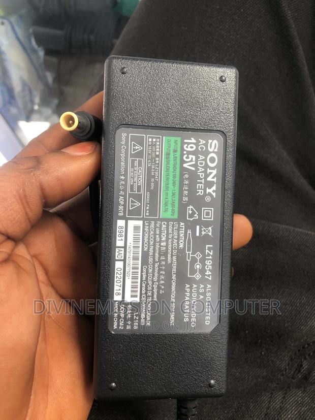 Sony 19.5 =4.7a. 90w · Photo 1