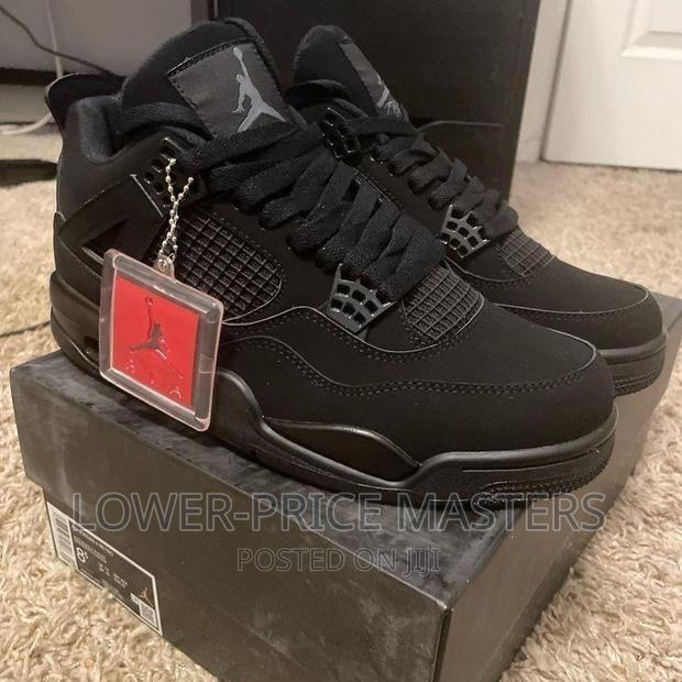 Original Nike Jordan 4 Triple Black · Photo 1
