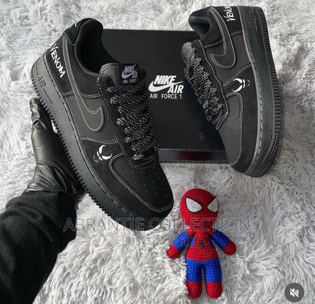 Nike Air Force 1 Black Venom · Photo 2