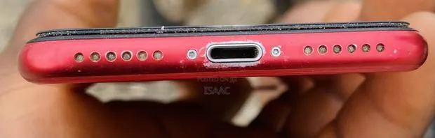 Apple iPhone SE (2022) 128 GB Red · Photo 1