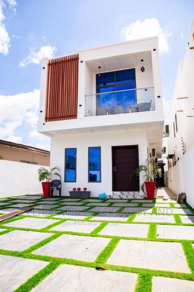 4bdrm Duplex in Pleasantplaces, East Legon for sale · Photo 1