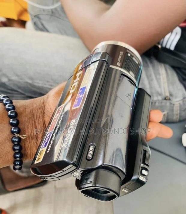 Purchase Sony HDR-XR550E 240GB HD Handycam PAL Camcorder. · Photo 1