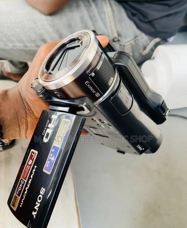 Classic Design Sony HDR-XR550E 240GB HD Camcorder. · Photo 1