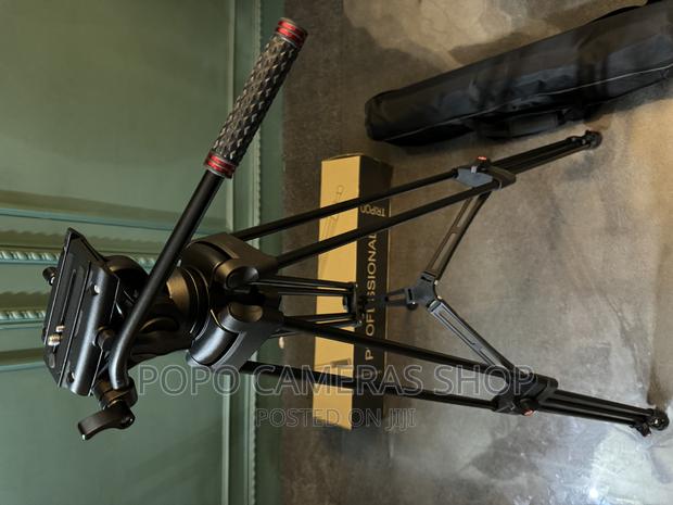 Professional Heavy Duty Tripod · Photo 5