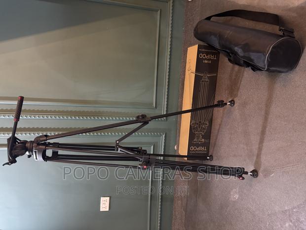 Professional Heavy Duty Tripod · Photo 4