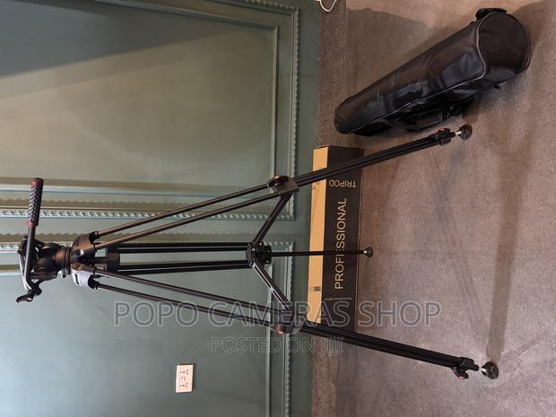 Professional Heavy Duty Tripod · Photo 2