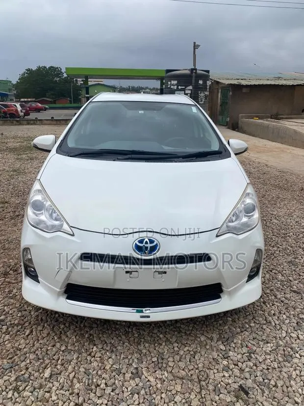 Toyota Aqua 2015 White