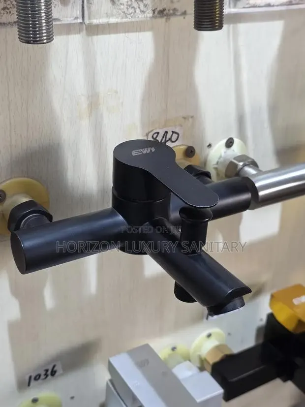 Matte Black Stainless Steel Bath Shower Mixer With Handle · Photo 1
