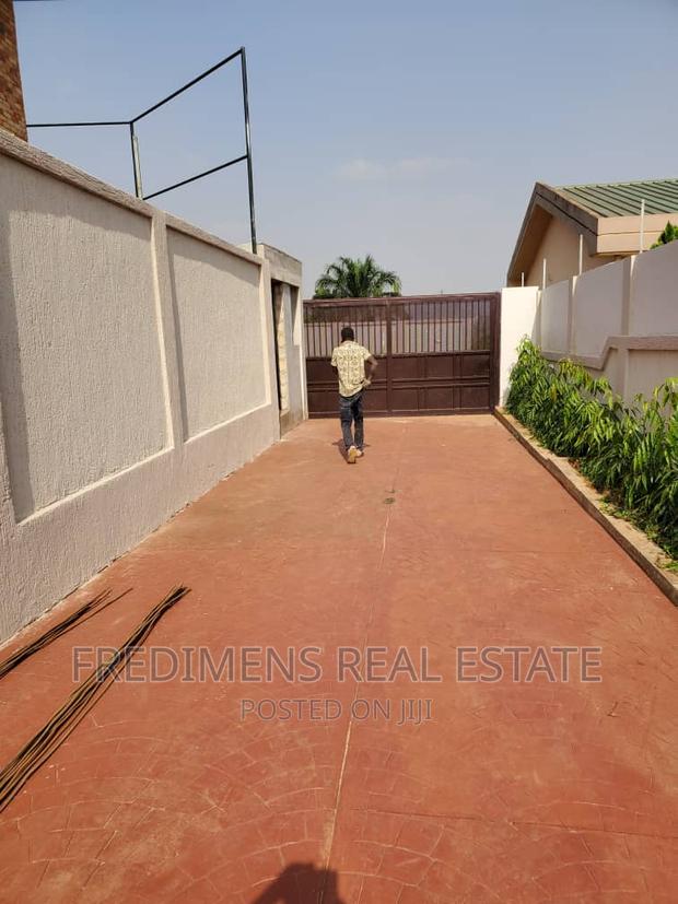 4bdrm House in Fredimens Real, Kumasi Metropolitan for sale · Photo 2
