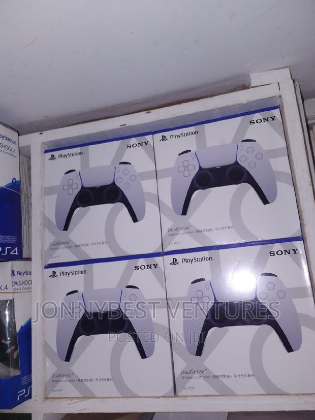 Sony PS5 Game Controller · Photo 1