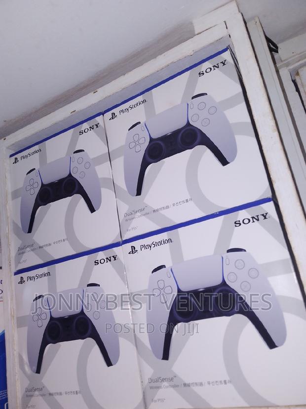 Sony PS5 Game Controller · Photo 3