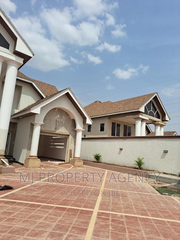5bdrm Duplex in Atwima Kwanwoma for sale · Photo 1