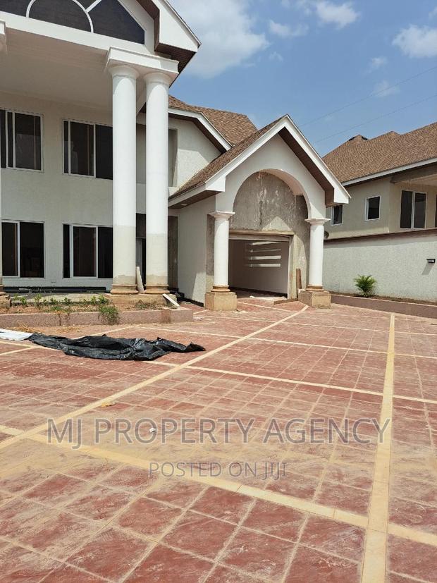 5bdrm Duplex in Atwima Kwanwoma for sale · Photo 5
