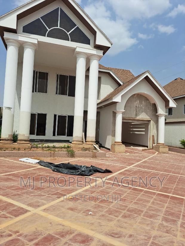 5bdrm Duplex in Atwima Kwanwoma for sale · Photo 6