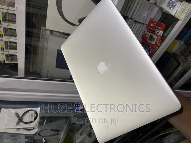 Laptop Apple MacBook Pro 2015 16GB Intel Core I7 SSD 256GB · Photo 2