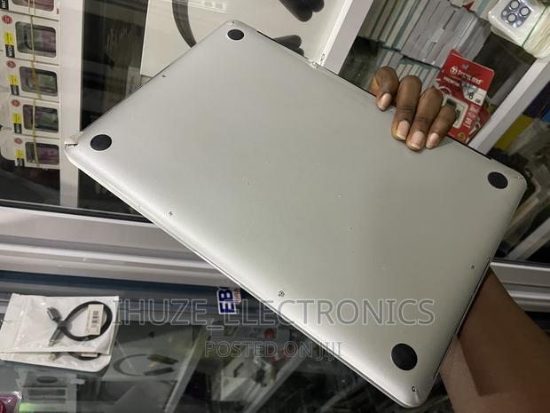 Laptop Apple MacBook Pro 2015 16GB Intel Core I7 SSD 256GB · Photo 3