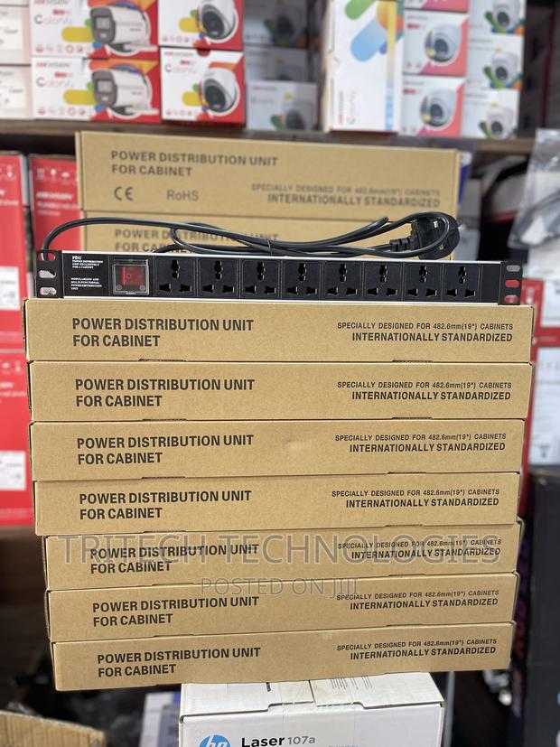 8-Way (PDU) Distribution Unit Rack Mountable · Photo 1