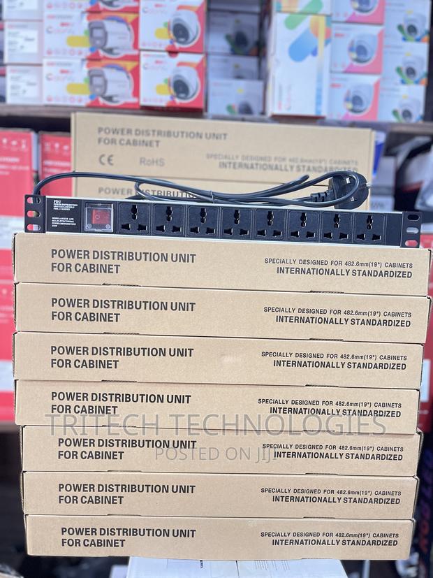 8-Way (PDU) Distribution Unit Rack Mountable · Photo 2