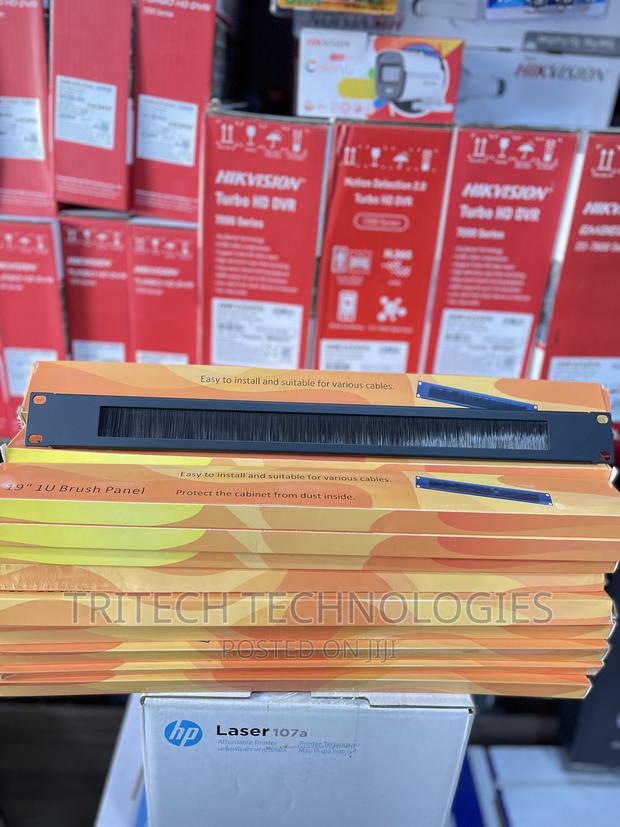 1U Brush Cable Manager · Photo 1