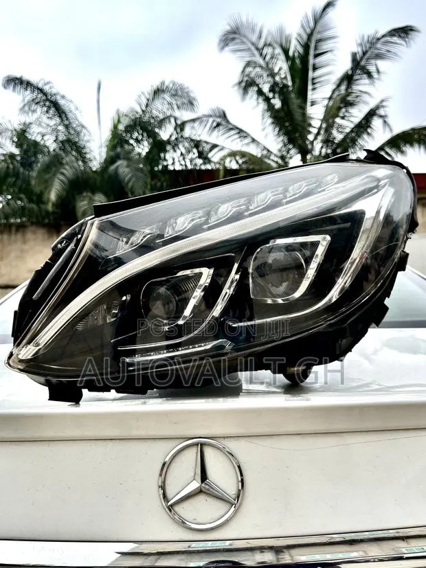 Mercedes-Benz C-Class W205 LED Headlight · Photo 1