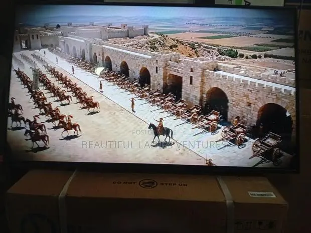 Modern Samsung 43” Smart Tv for Movies, Sports Gaming · Photo 1