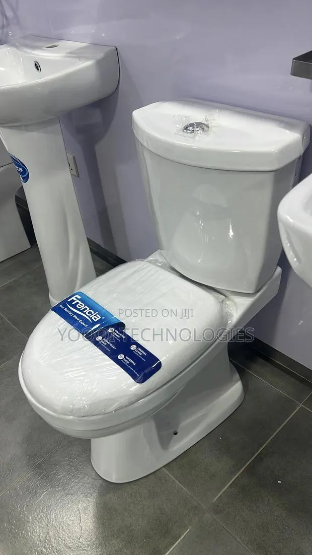 Big Tank Dual Flash Closed Coupled Wc · Photo 1